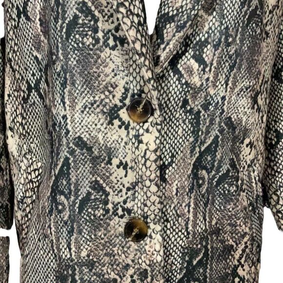 Women’s Snakeskin Pattern 2 Button Pea Coat Shoulder Pads Made in Italy Size 12 - Picture 5 of 7